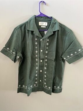 Abercrombie & Fitch Forest Green Short-Sleeve Embroidered Button-Down Shirt